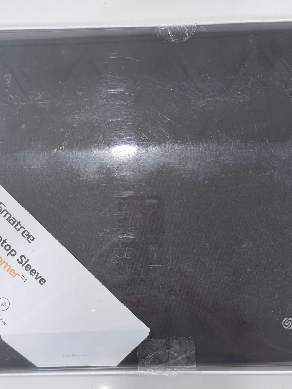 Smatree Anti-Shock Laptop Sleeve packaged in its original box.